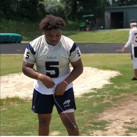 Profile Picture of Xavier Bell (@xaybell16) on Poshmark