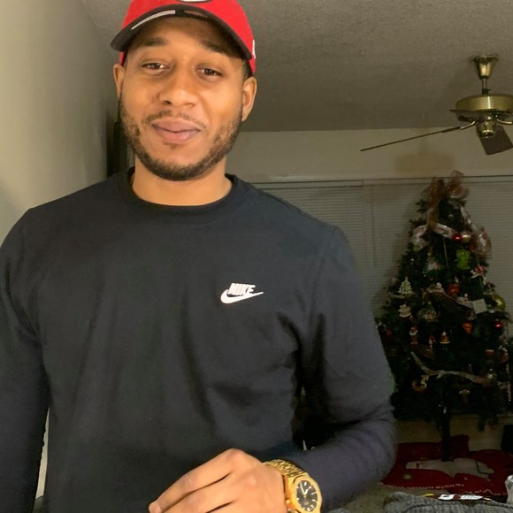 Profile Picture of Brandon Perryman (@brandonperryman) on Poshmark