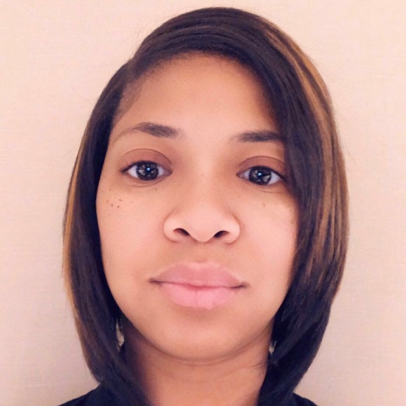 Profile Picture of Deborah Deboise (@antoinette0720) on Poshmark