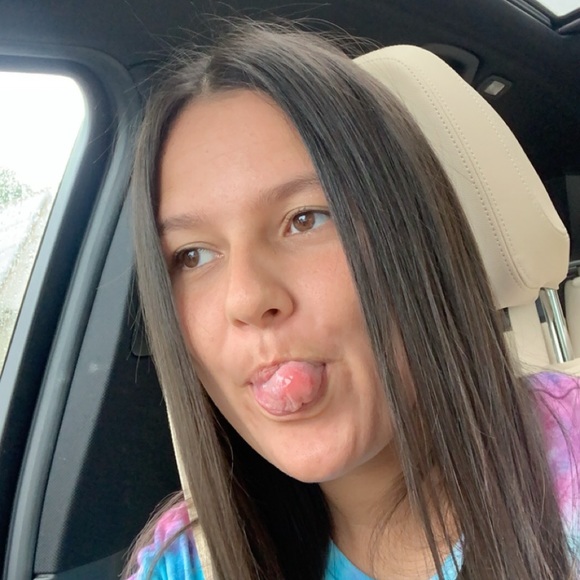 Profile Picture of Kylie Gervasio (@kylie_gervasio) on Poshmark