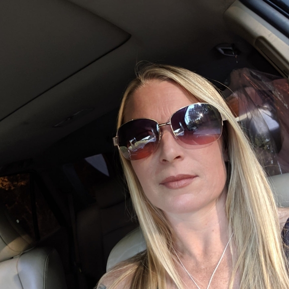 Profile Picture of Brook Dundon (@brookdundon) on Poshmark