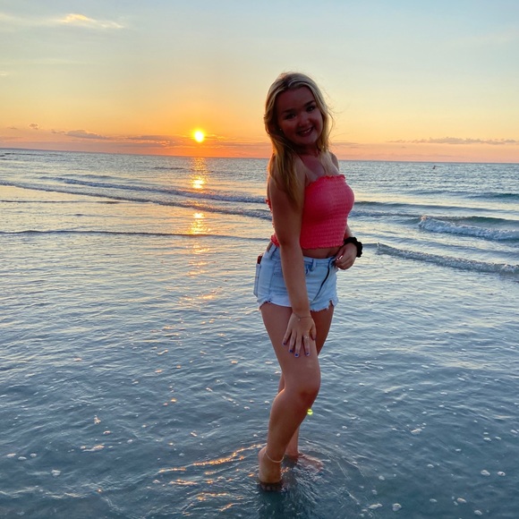 Profile Picture of Angelina Guzzetti (@angdance03) on Poshmark