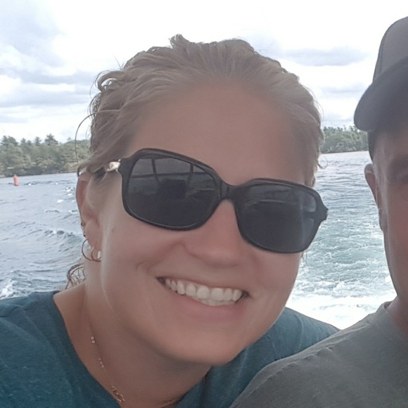 Profile Picture of Sam Swire (@swirefam2002) on Poshmark