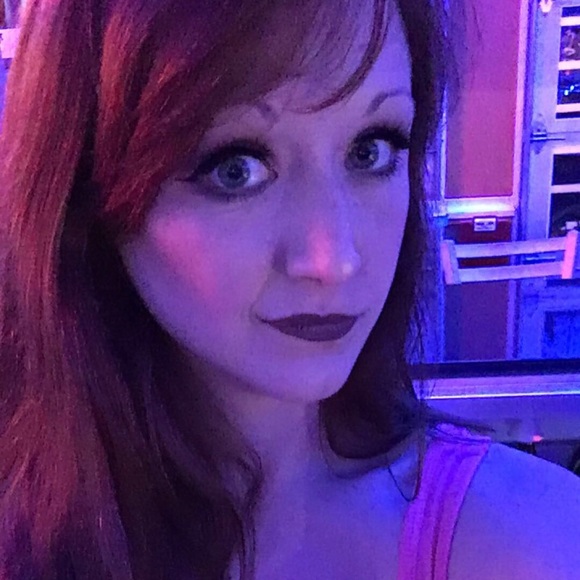 Profile Picture of Stephanie Zurek (@yeasoyea) on Poshmark