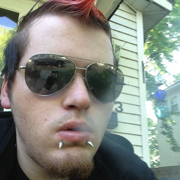 Profile Picture of Hunter Mikulina (@hmikulina123) on Poshmark