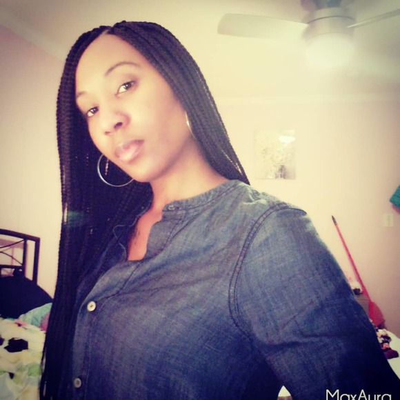 Profile Picture of Mariah Sanders (@m_sanders94) on Poshmark