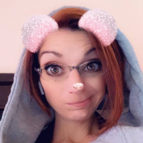 Profile Picture of April Ryan (@apryan81) on Poshmark