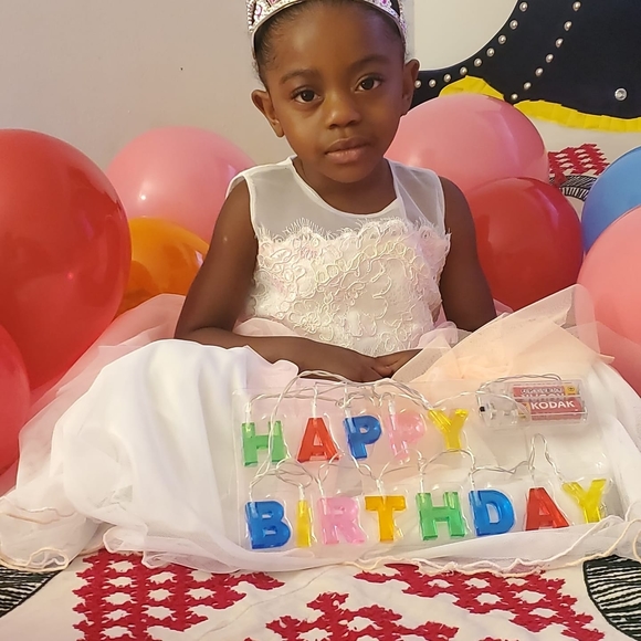 Profile Picture of Sandra Hamisi (@hamisisandra95) on Poshmark