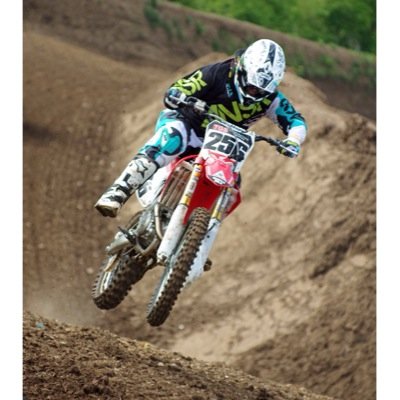 Profile Picture of Bradley ✊ (@bradskinner256) on Twitter