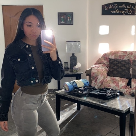 Profile Picture of Alyssa Griego (@agriego210) on Poshmark