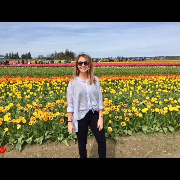Profile Picture of Kate Benjamin (@kbenj13) on Poshmark
