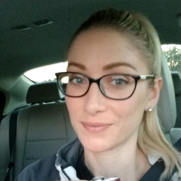 Profile Picture of Tonia Pascal (@toniapascal) on Poshmark
