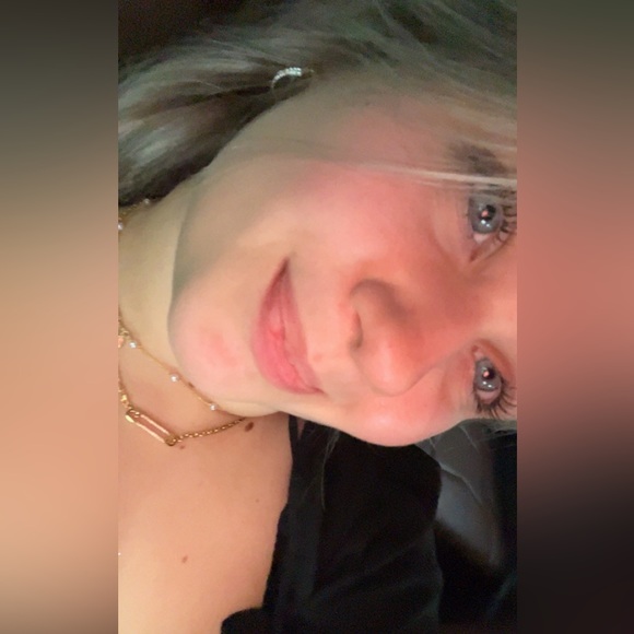 Profile Picture of Allison Shingara (@allisonshingara) on Poshmark