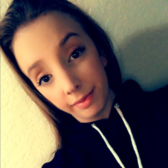 Profile Picture of Kylie Schaumburger (@kylie102418) on Poshmark