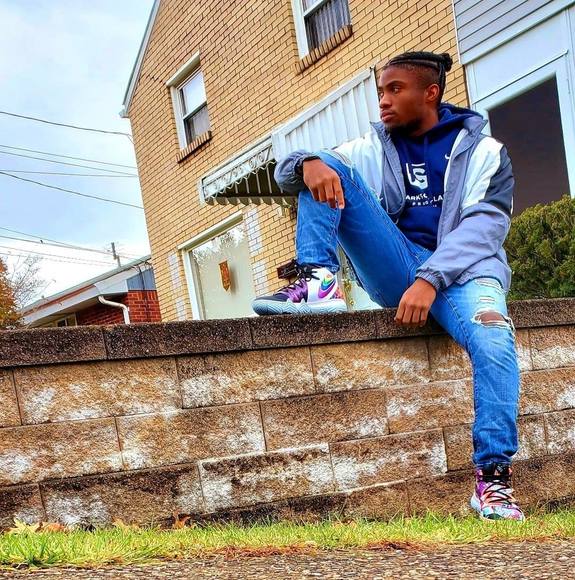 Profile Picture of Nathaniel Grayson (@nate104397) on Poshmark