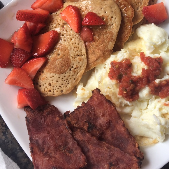 Profile Picture of Rene Salinas (@neyvee) on Poshmark