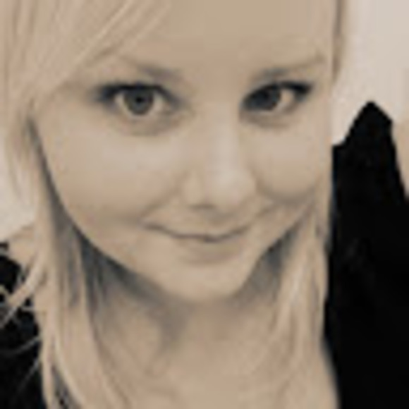 Profile Picture of Crystle Culling (@crystlemae) on Poshmark