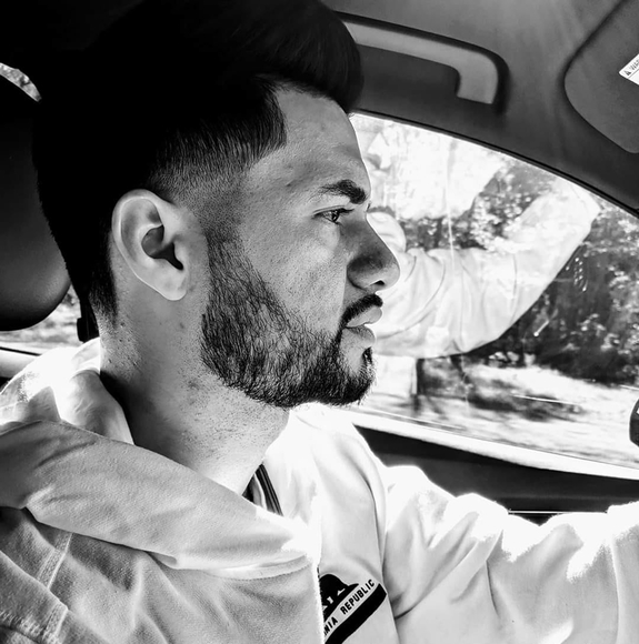 Profile Picture of Albert Flores (@albertfloresjr) on Poshmark