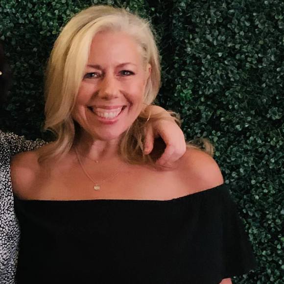 Profile Picture of Sheri Mclaughlin (@saltairandsea) on Poshmark