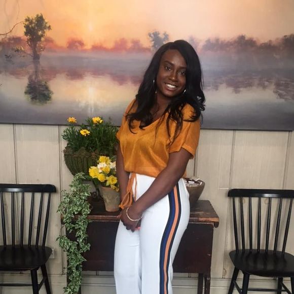 Profile Picture of Shanae Marshall (@misshanae26) on Poshmark