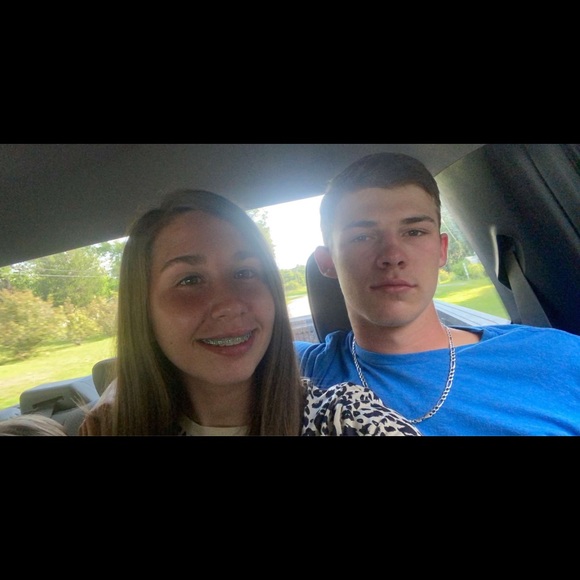 Profile Picture of Cortney Lanford (@cortney_lanford) on Poshmark