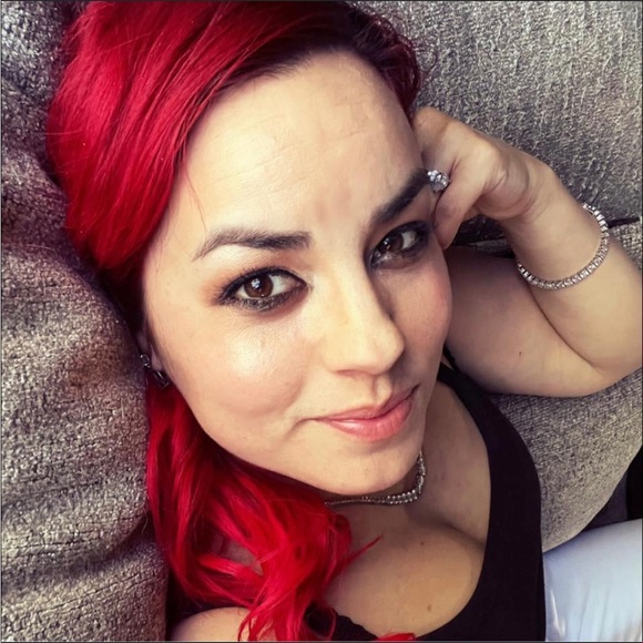 Profile Picture of Crystal Charles (@scarletdream13) on Poshmark