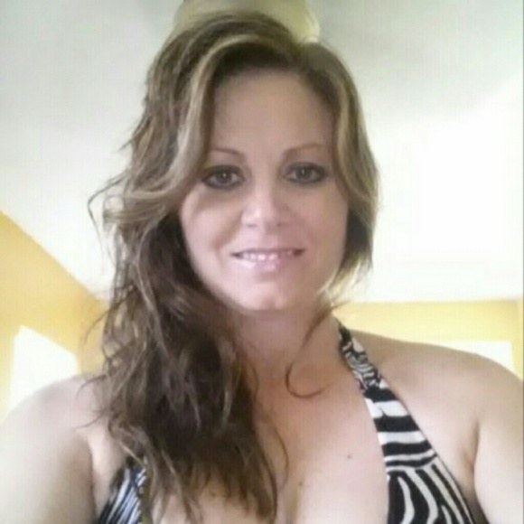 Profile Picture of Lori Blevins (@loribell805) on Poshmark
