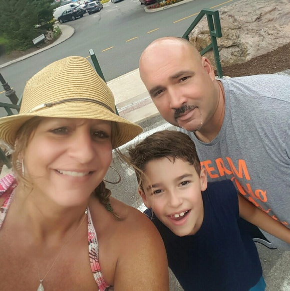 Profile Picture of Stacey Bronstein (@sbronz519) on Poshmark