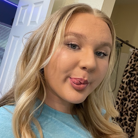 Profile Picture of Savannah Hasty (@savannah_lynn26) on Poshmark