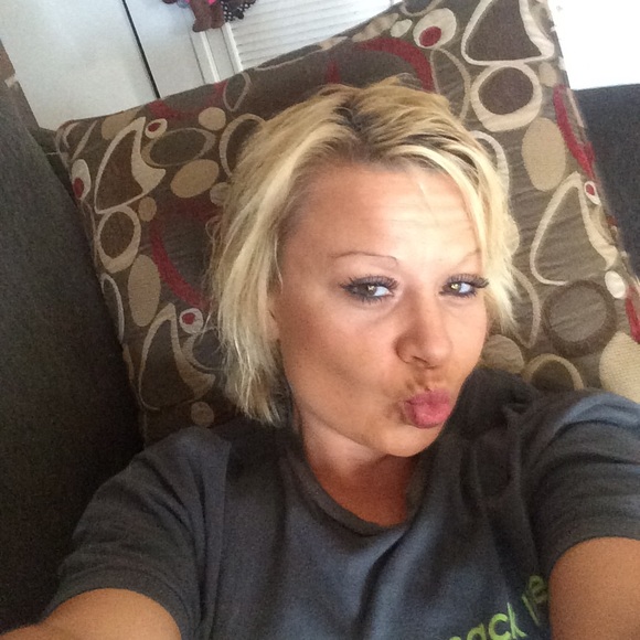 Profile Picture of Monika Hanna (@moniczka8484) on Poshmark