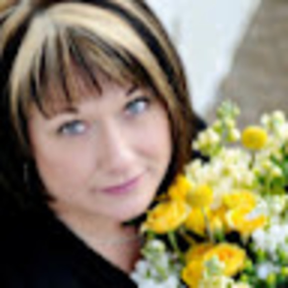 Profile Picture of Jennifer Hahnke (@aboutvase) on Poshmark