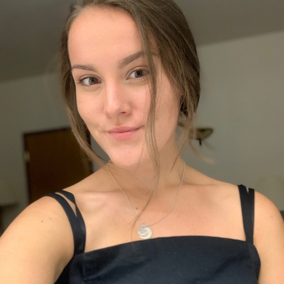 Profile Picture of Mackenzie Moebius (@rosekenz) on Poshmark