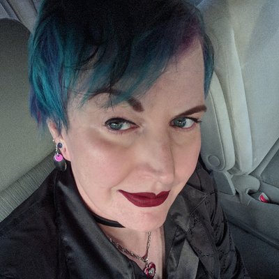 Profile Picture of Robin's Not Here Mrs. Torrance 🕯️ (@robin7crows) on Twitter