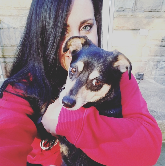 Profile Picture of Jennifer Traveny (@jen1911) on Poshmark