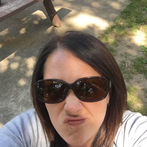 Profile Picture of Jen Crouter (@jencrouter) on Poshmark