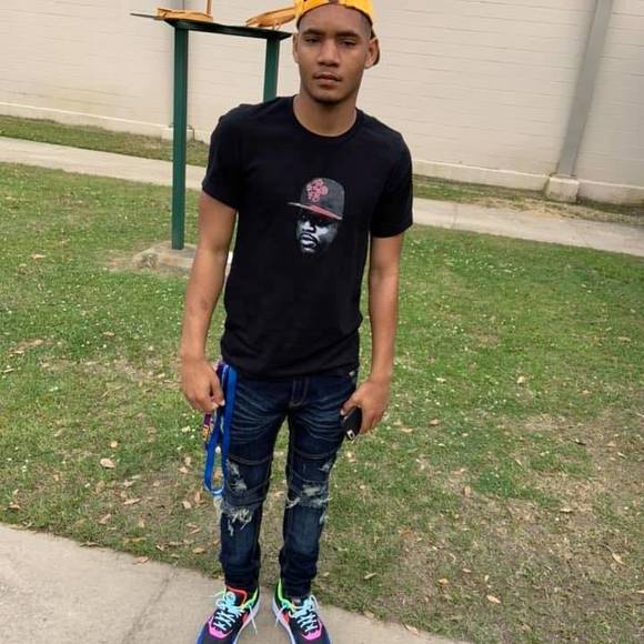 Profile Picture of Bruce Detiege (@bruced5443) on Poshmark