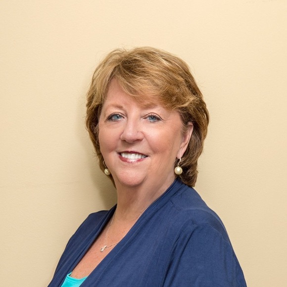 Profile Picture of Donna Hendrix (@donnahendrix420) on Poshmark