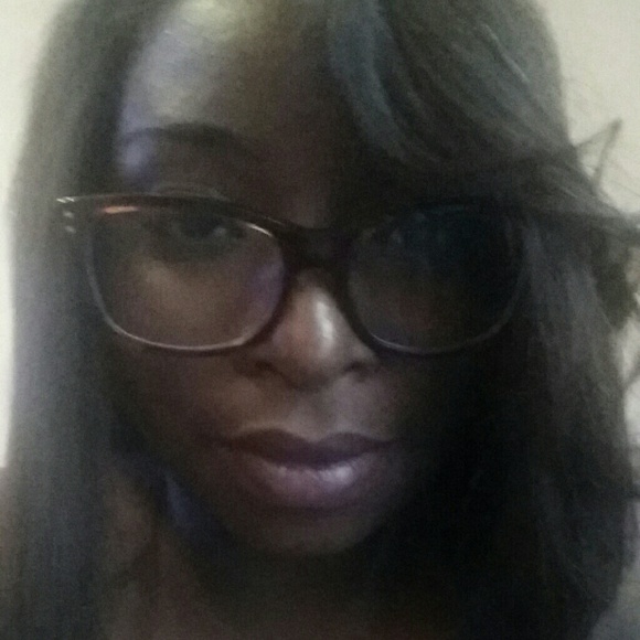 Profile Picture of Athena Simon (@athenasimon) on Poshmark