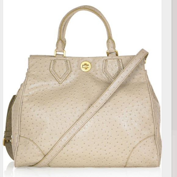 Riana James - Poshmark Profile Picture of Riana James (@rianajames) on Poshmark