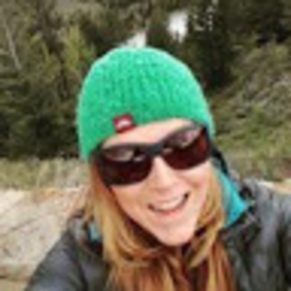 Profile Picture of Lisa Janssen (@lmjay86) on Poshmark
