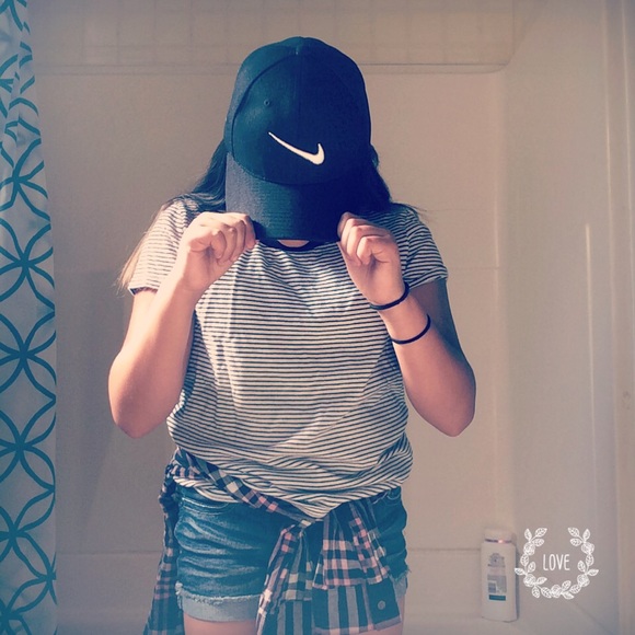 Profile Picture of Lupe Flores (@lupe120) on Poshmark