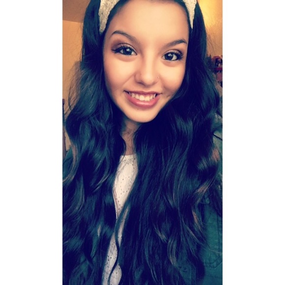 Profile Picture of Samantha Desiderio (@sdesiderio96) on Poshmark