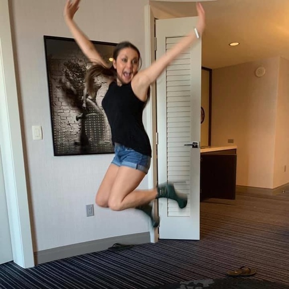 Profile Picture of Carrie Bendler (@care444) on Poshmark