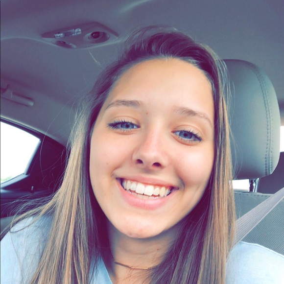 Profile Picture of Allison Patton (@allison_patton) on Poshmark