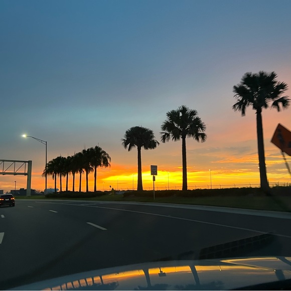 Profile Picture of ! glitztrends posh ambassador Glitztrends (@glitztrends) on Poshmark