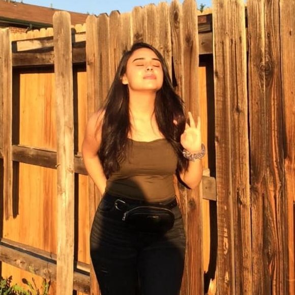 Profile Picture of Arleth Chaparro (@golosa68) on Poshmark