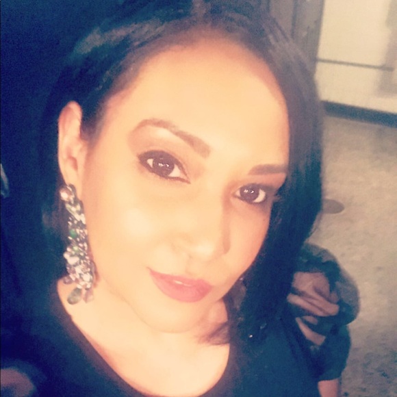 Profile Picture of Jemmy De castro (@fabiola1223) on Poshmark