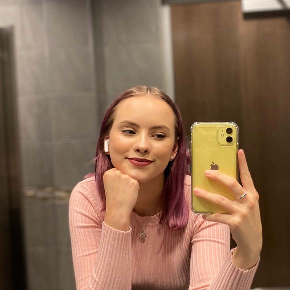 Profile Picture of Rebekah Mainey (@rmainey) on Poshmark