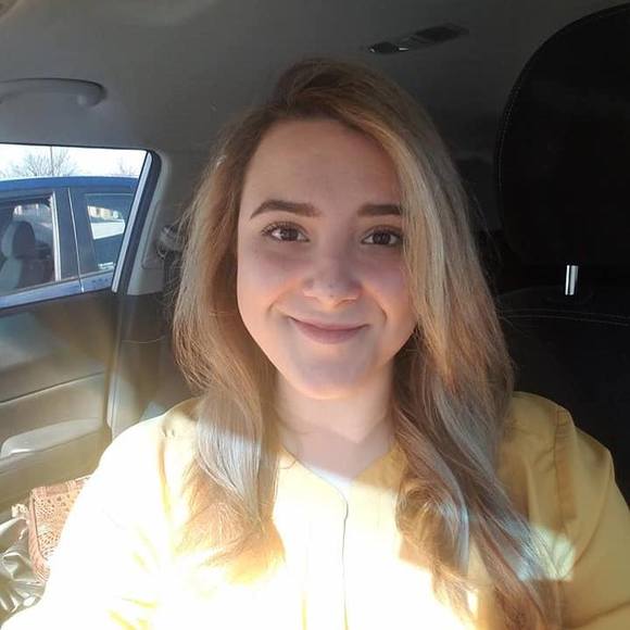Profile Picture of Daniella Schatzberg (@danie2395) on Poshmark