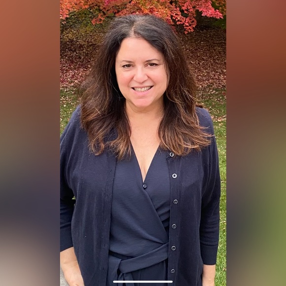 Profile Picture of Cheryl Wolfe (@cherw5457) on Poshmark